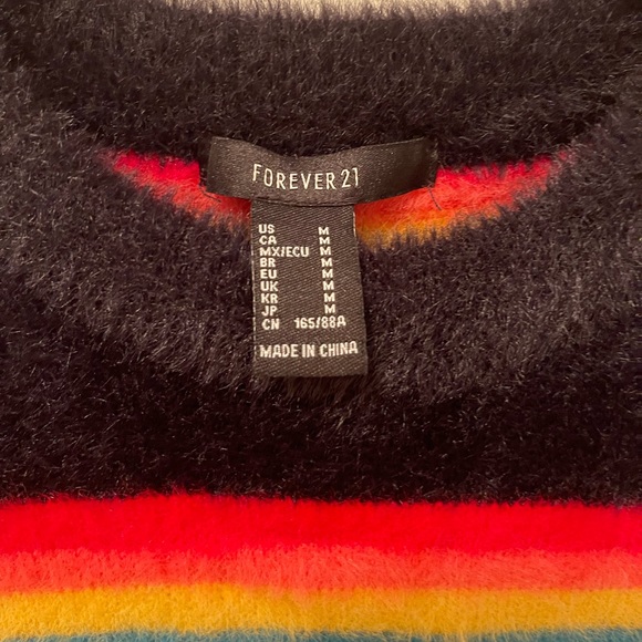 Short sleeve fuzzy tight crop top - Picture 4 of 4